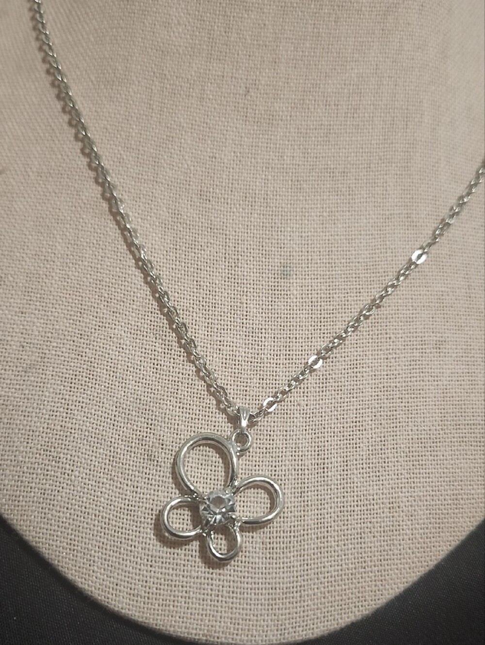 Silver Flower Or Four Leaf Clover Loop Necklace - Picture 4 of 5
